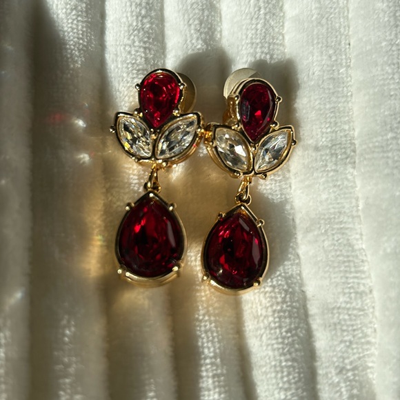 RUBY RED FANCY PEAR DROPS! SIGNED SWAROVSKI CRYSTAL GOLD DANGLE EARRINGS - Picture 5 of 12